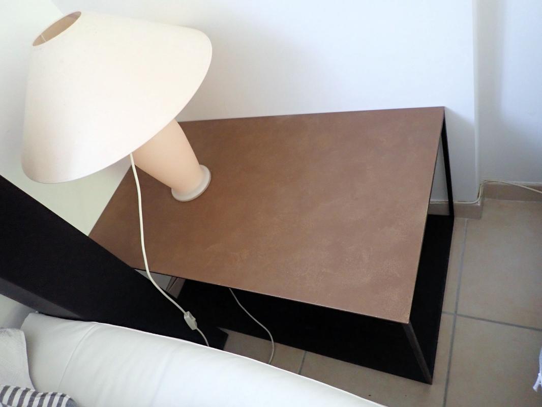 Table basse sur mesure en acier, noire avec plateau amovible effet rouillé